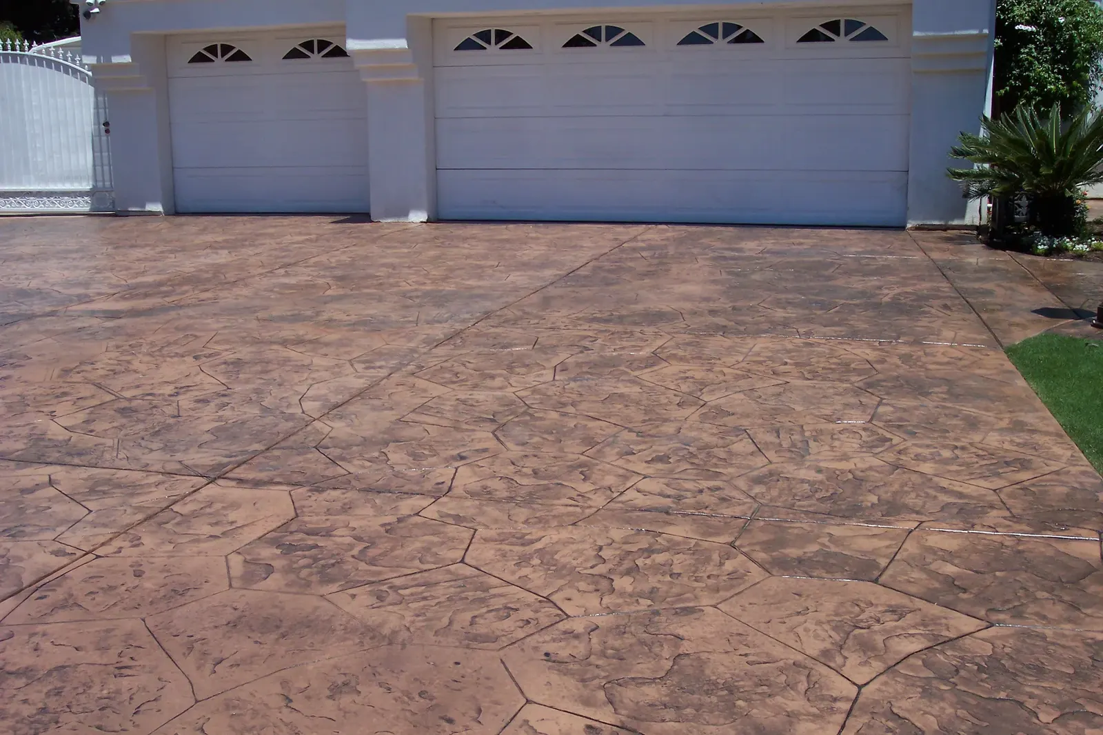 Driveway with stamped concrete pattern