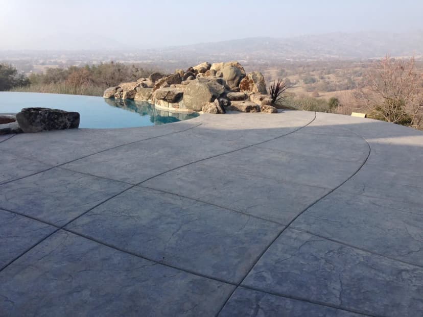 Stamped concrete with colored pattern finish