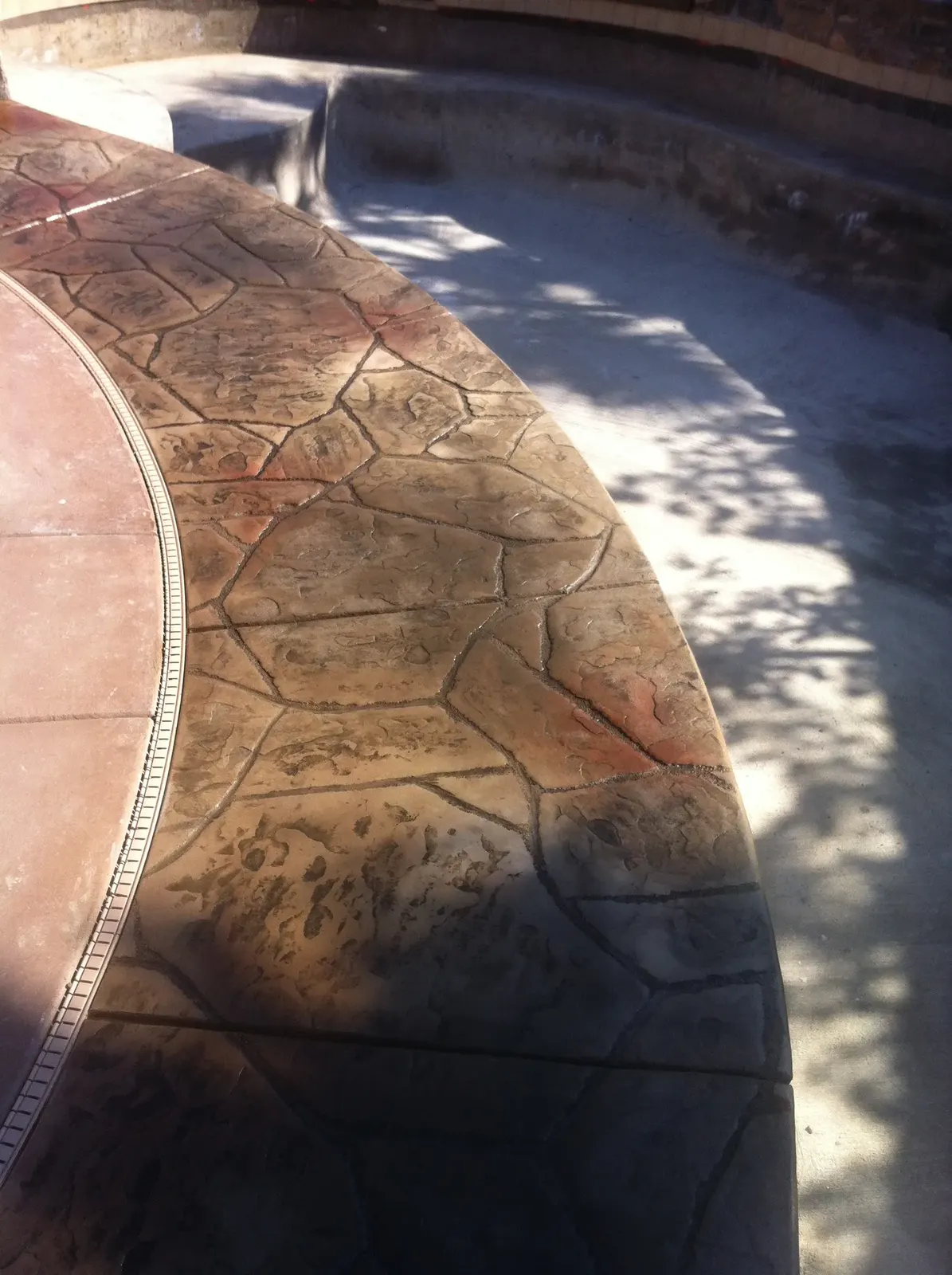 Hot tub with decorative stamped concrete surround