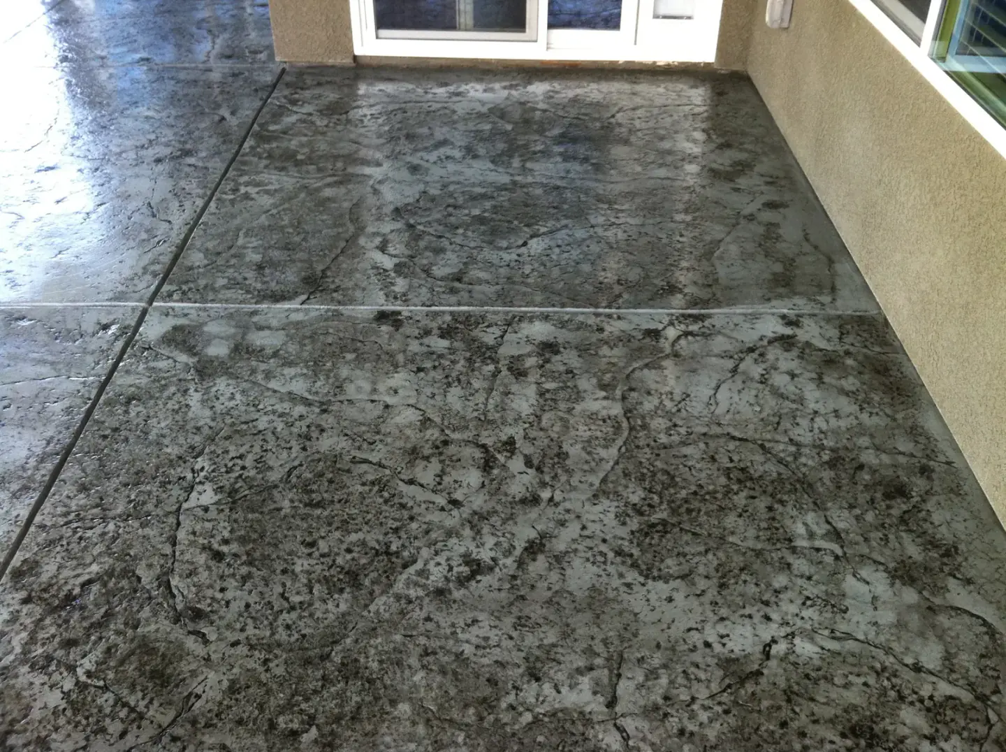 Entry walkway with saw-cut concrete pattern